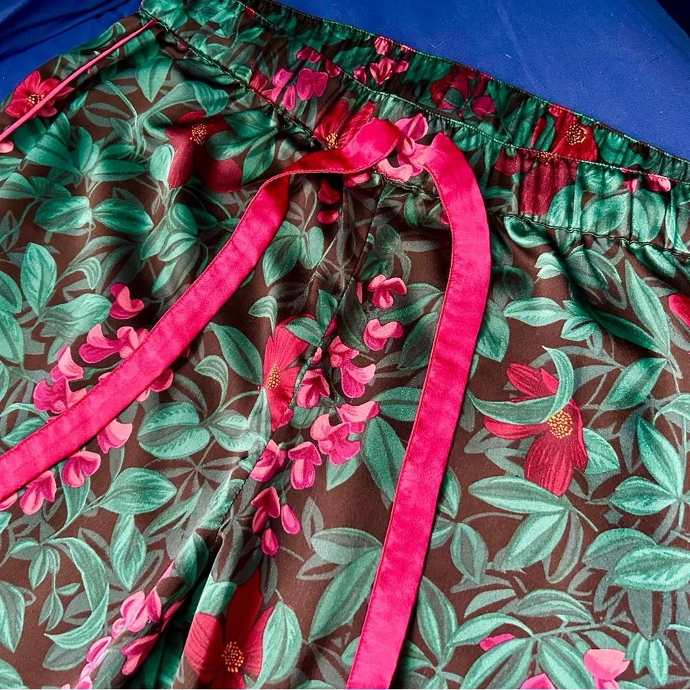 Ann Taylor Dark Green, Pink Tropical Floral Pajama Set, Size M - Picture 10 of 15